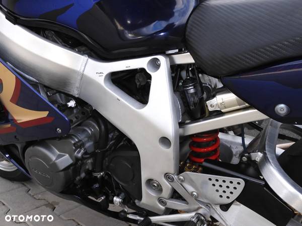 Honda CBR - 33