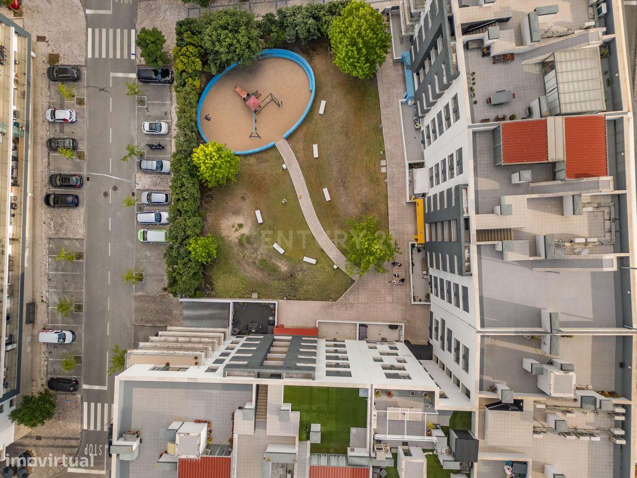 T3 com 2 estacionamentos | Quinta da Trindade – Oportunidade-32