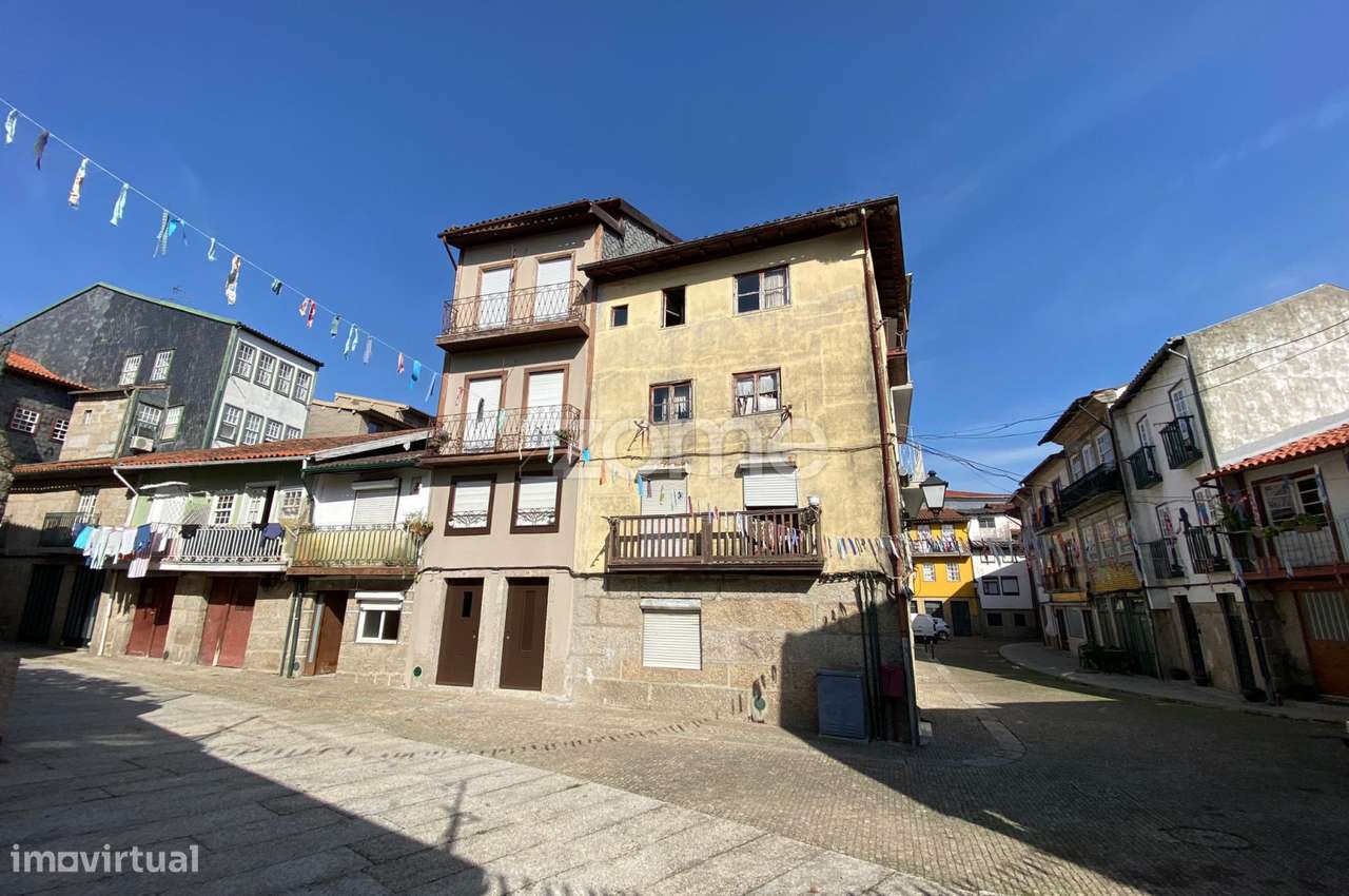 Prédio com projeto aprovado no Centro Histórico de Guimarães - Grande imagem: 2/15