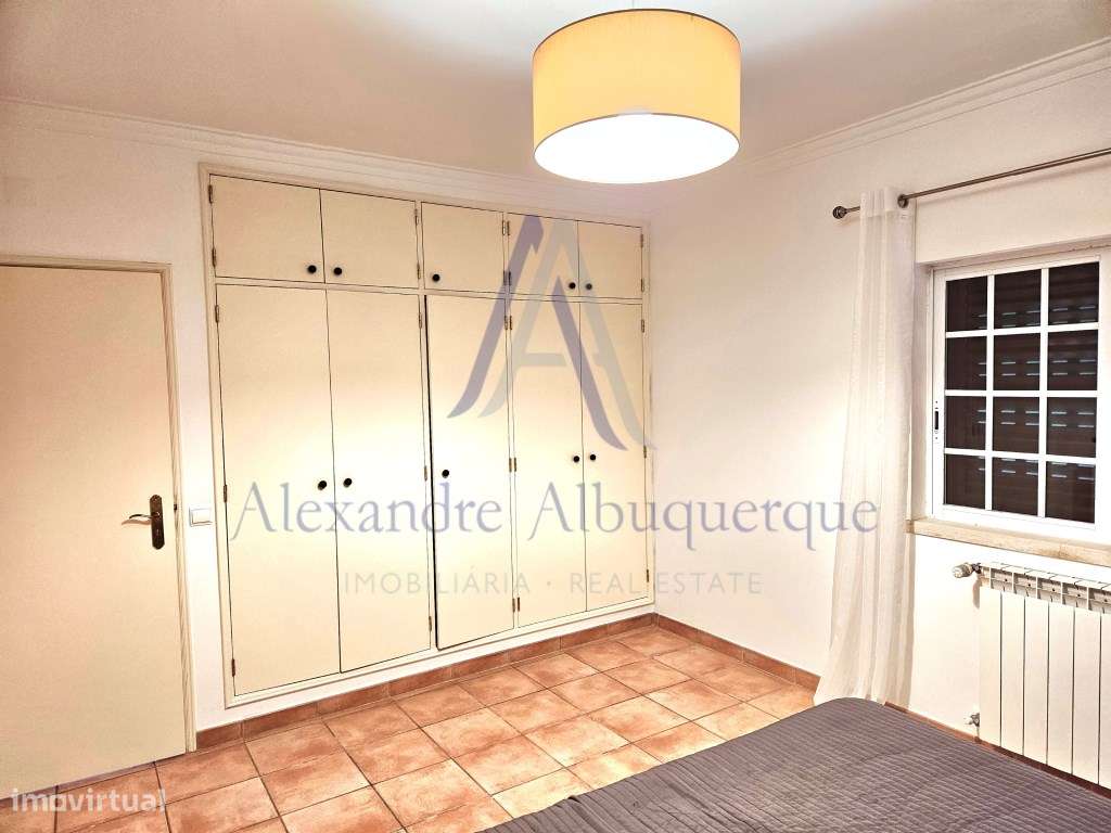 Moradia Isolada T4 de Prestígio com Piscina e Jardim-12