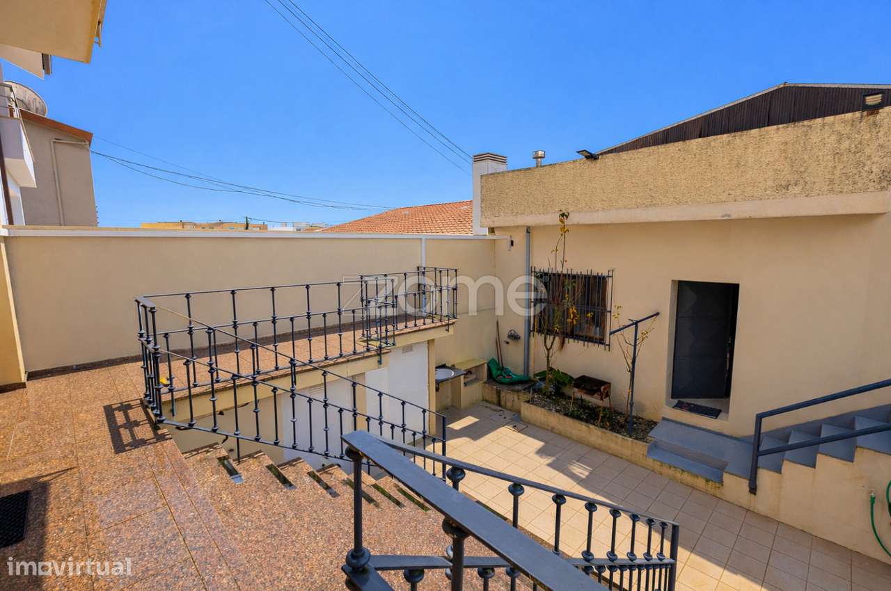 Moradia Geminada T4+1 e armazém no Centro da Póvoa de Varzim - Grande imagem: 5/31