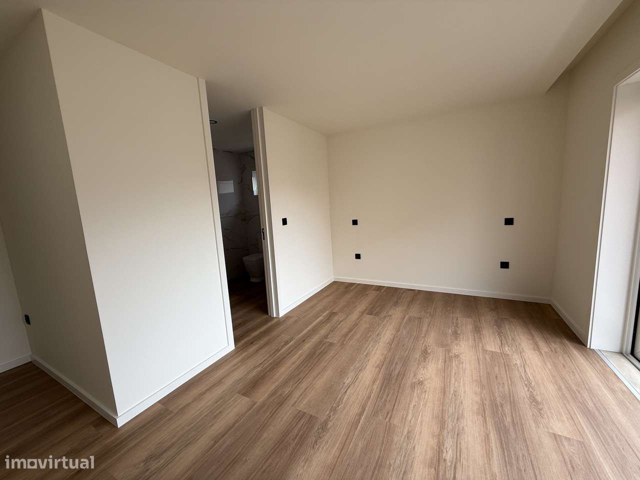 Apartamento T 3  com boas áreas remodelado junto à praia-9
