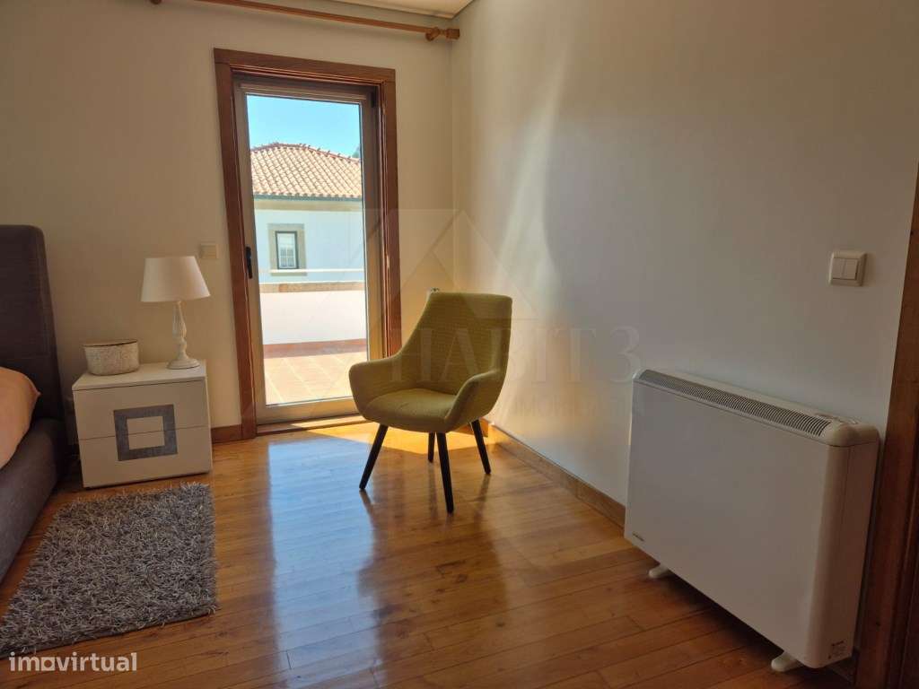 Moradia T4 com Suite, Jardim e Garagem - Centro de Ponte de Lima-12