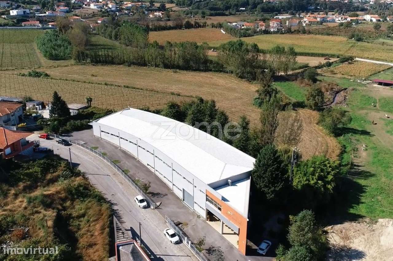 Armazém Industrial com 2.437m2 em Ronfe, Guimarães - Grande imagem: 3/26