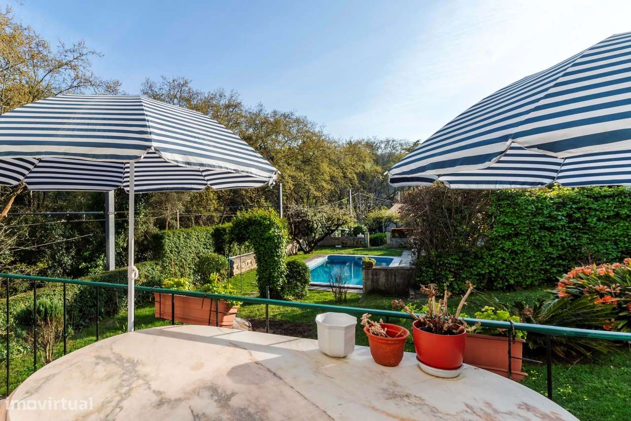 Moradia T6 c/ Terreno de 1600m2 c/ Piscina, Garagem e Anexos em Colare-37