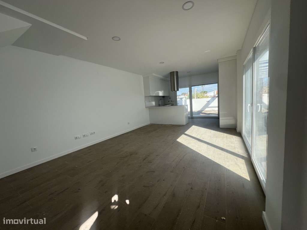 Moradia t3 com Garagem em Fernão Ferro - Grande imagem: 4/18