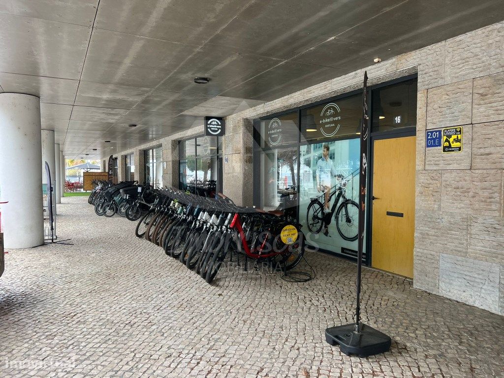 Loja para comércio com parqueamento na Marina do Parque das Nações - Grande imagem: 1/5
