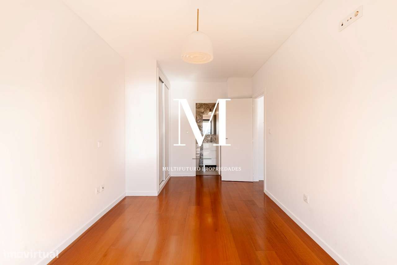 Valongo | Apartamento T2 | Varanda | Box 2 viaturas | Arrumos-13