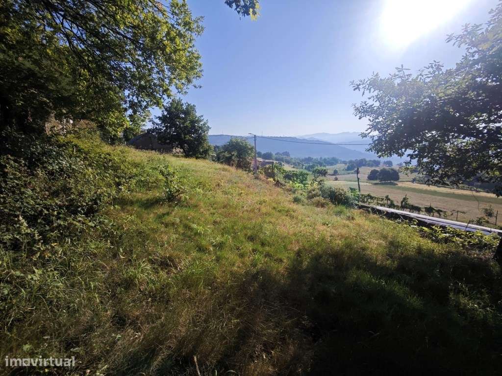 Moradia T3 com terreno em Vilar de Cunhas-39
