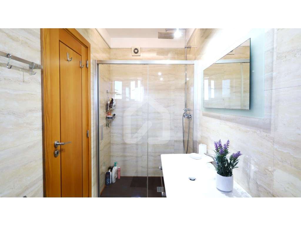 Apartamento T3 no último piso, vista Parque da Devesa-17