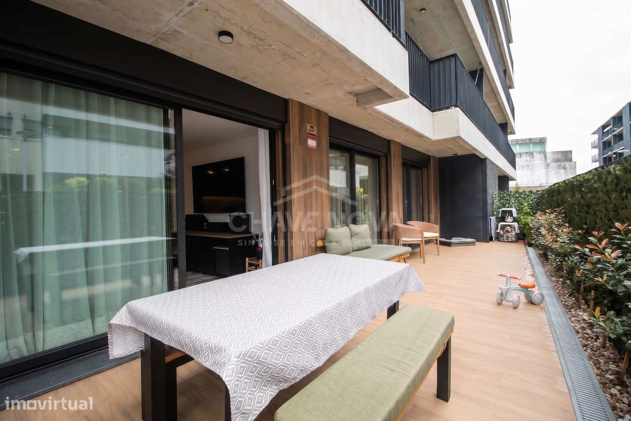 T2 Como Novo c/ Terraço em Santa Marinha (Candal)-19