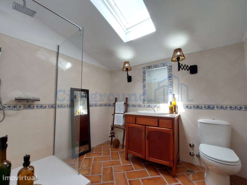 Charme com toque de luxo - Moradia V4 de 2 pisos com jardim em Regu...-28