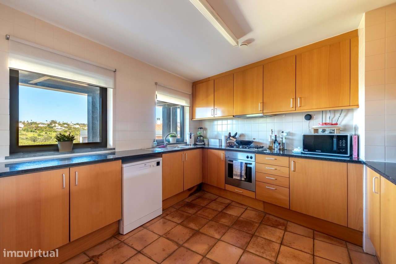 Apartamento de 2 quartos em Marina Park com grande terraço, piscina e-2