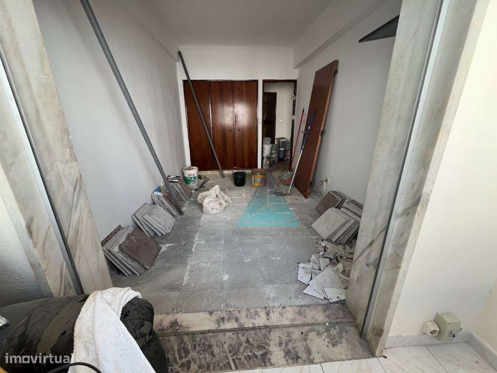 Apartamento T3 Semi-Remodelado na Arrentela 2º andar-8