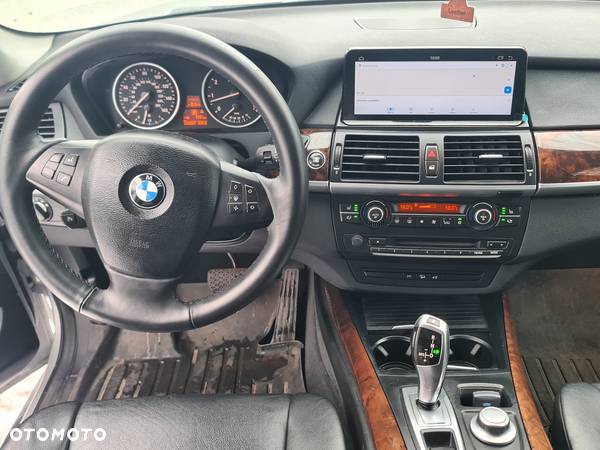 BMW X5 4.8i xDrive - 12