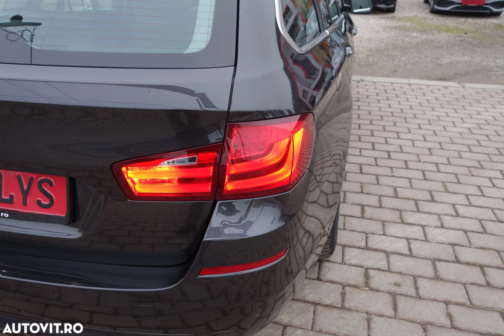 BMW Seria 5 530d xDrive Touring Aut. Luxury Line - 4