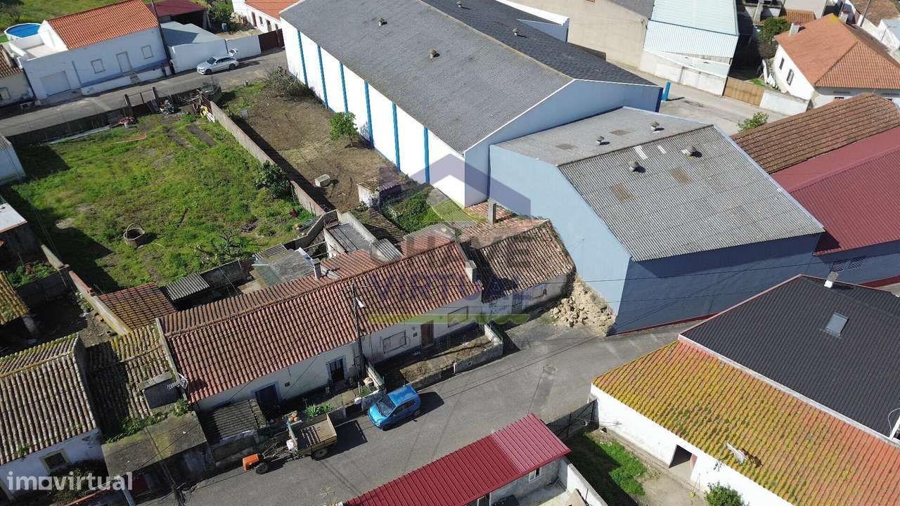 Moradia V2 com Terreno e Anexos - Bombarral - Delgada-22