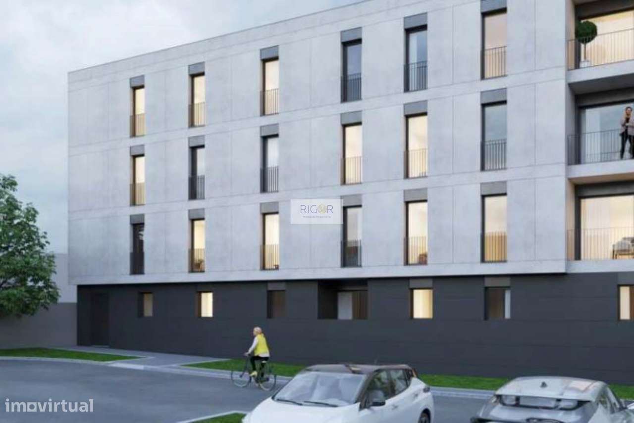 Apartamento T3 com 3 suites e varanda na zona da Pícua.-9