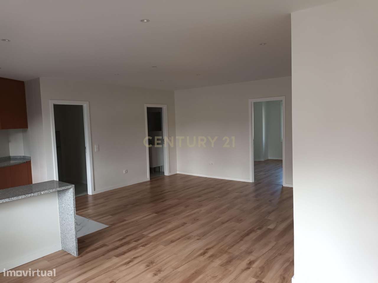 ARRENDA-SE APARTAMENTO T2, zona Faria Guimarães/Marquês– PORTO - Grande imagem: 5/19