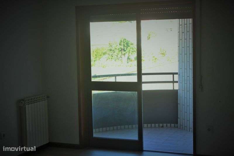 Arrenda-se T3 no centro de Famalicão em Condomínio Fechado com garagem - Grande imagem: 5/8