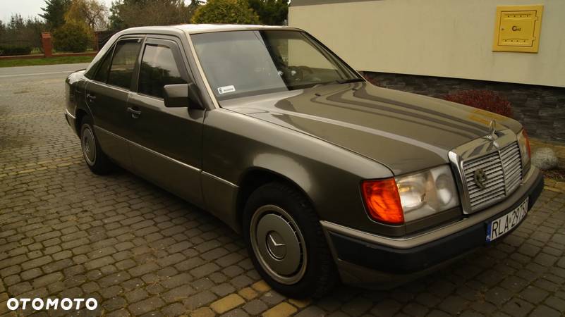 Mercedes-Benz W124 (1984-1993) - 21