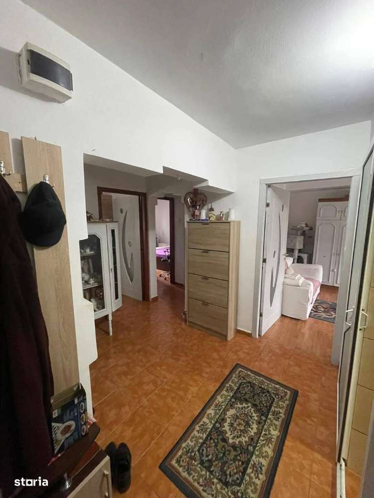 De vânzare apartament 3 camere, zona Favorit, 65.000 euro - Imagine principală: 4/12