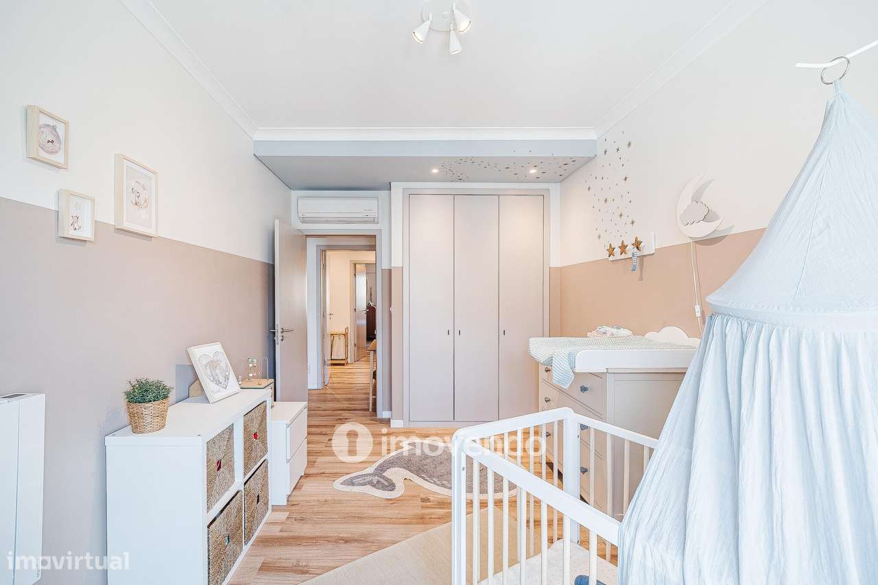 Apartamento T3 com garagem, em condomínio com piscina, em Bicesse-27