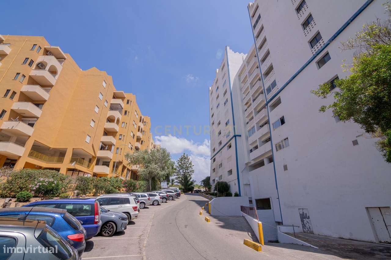 APARTAMENTO T1 TOTALMENTE REMODELADO EM CONDOMINIO FECHADO - Grande imagem: 2/24