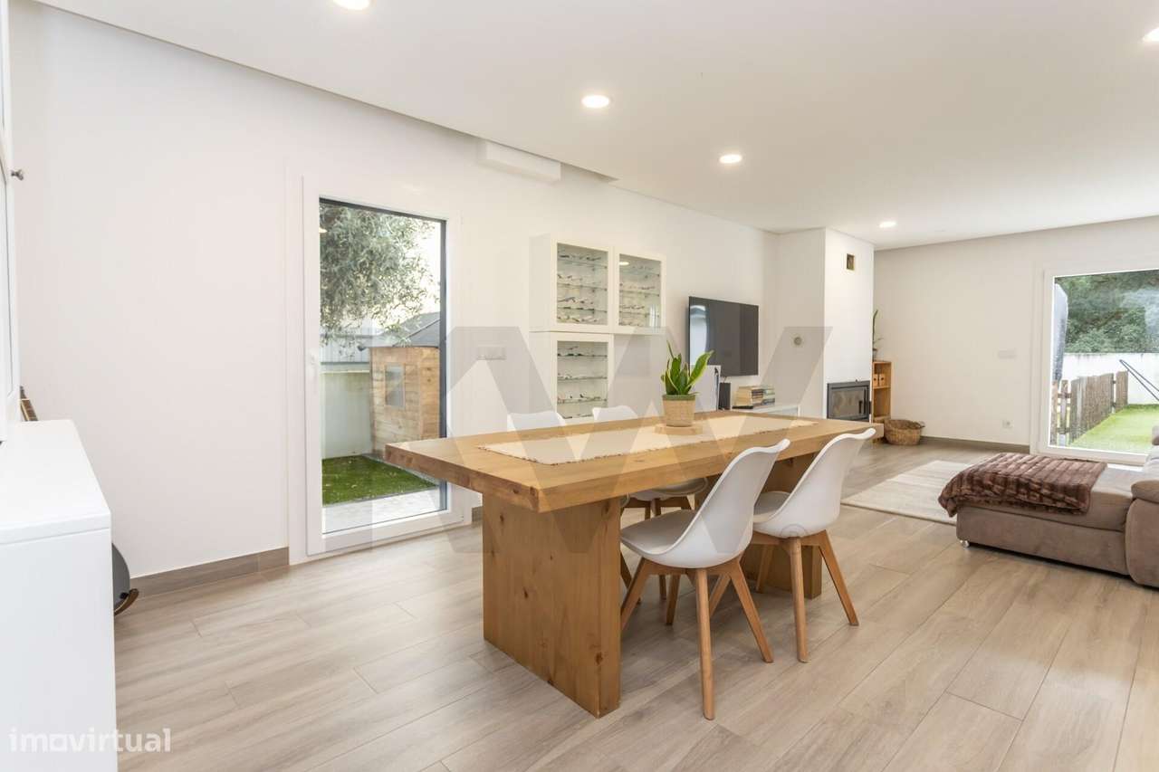 Moradia isolada T4 com piscina nos Foros da Amora - Grande imagem: 3/44