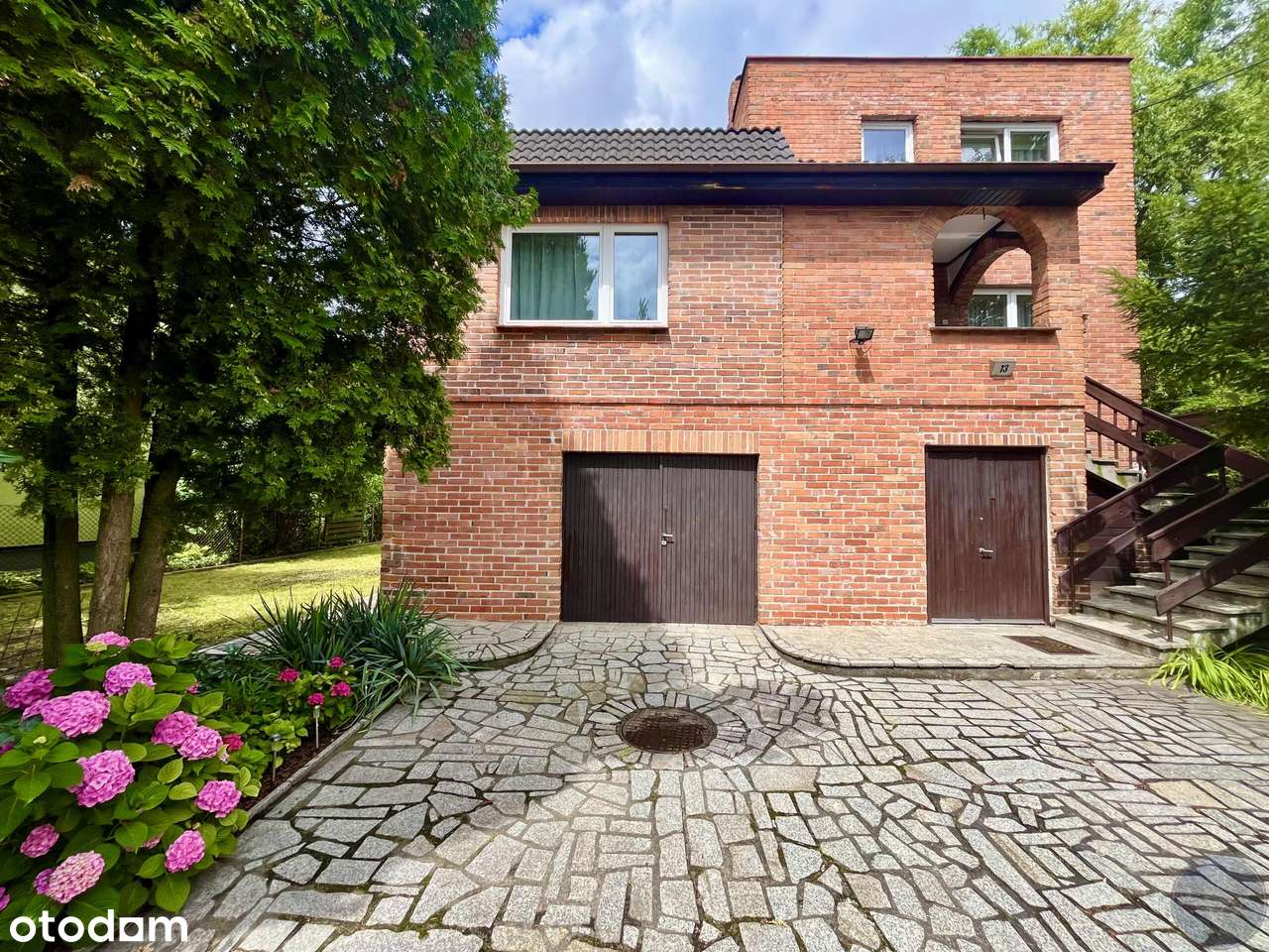 Dom Wolnostojący_210m2_Garaż_Ogród-0