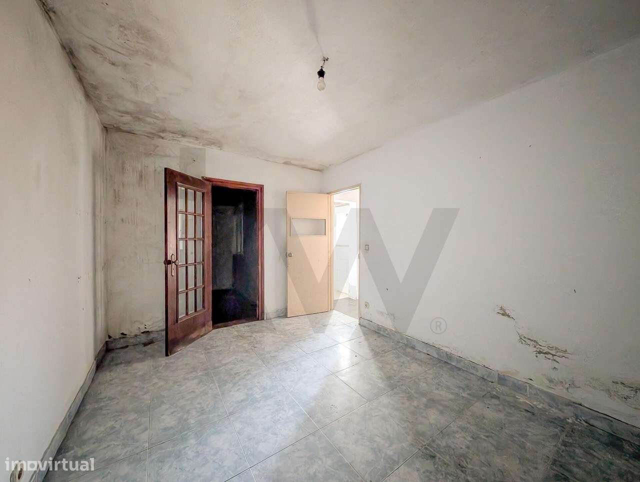 Moradia Bi-Familiar + 2 Anexos Habitáveis na Sobreda Caparica-33
