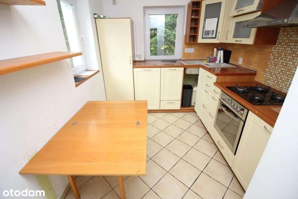 Dom wolnostojący z dużym ogrodem w spokojnej okolicy.-8