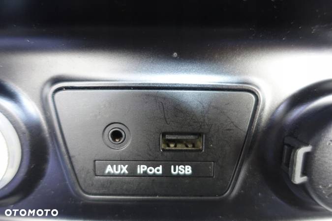 PORT USB ZAPALNICZKA HYUNDAI IX35 84622-2S100 - 3