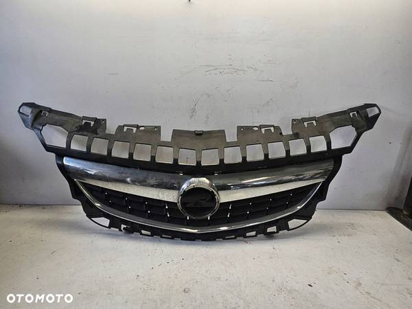 OPEL ASTRA J GRILL ATRAPA ZDERZAKA PRZOD PRZED LIFT 09-12 - 2