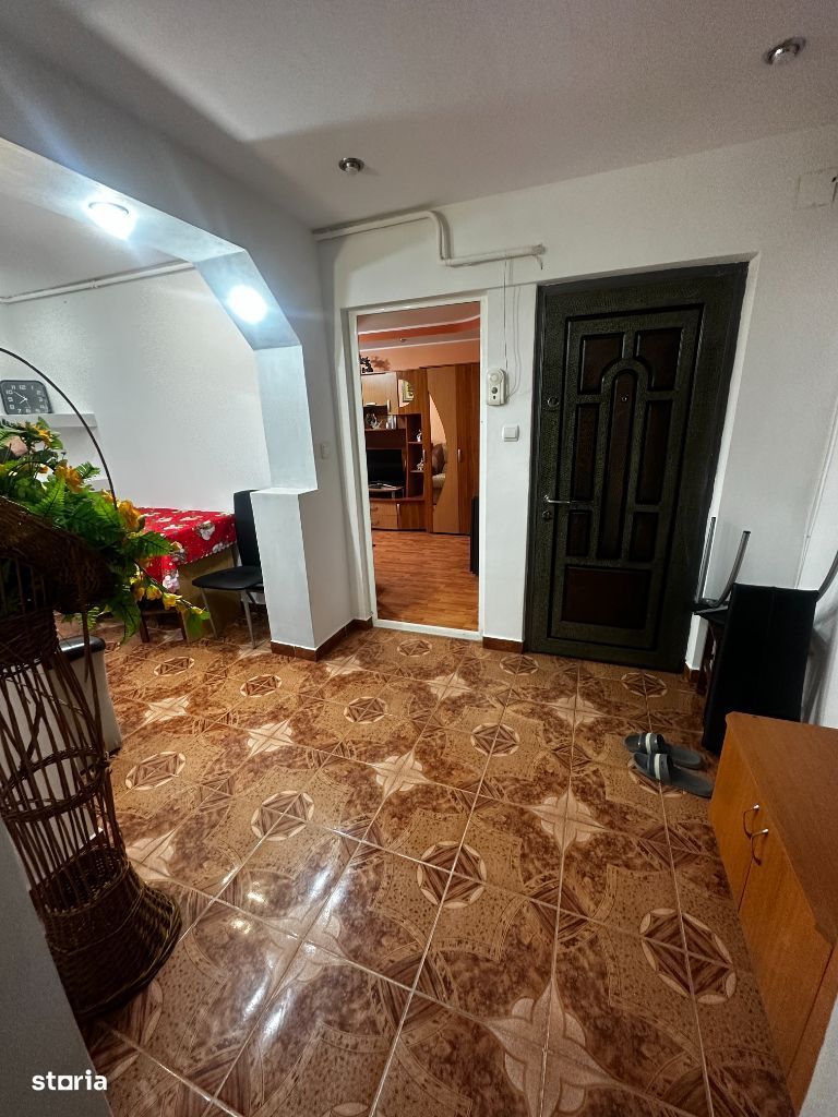 Apartament 2 camere, etj. 2, decomandat - mobilat si utilat