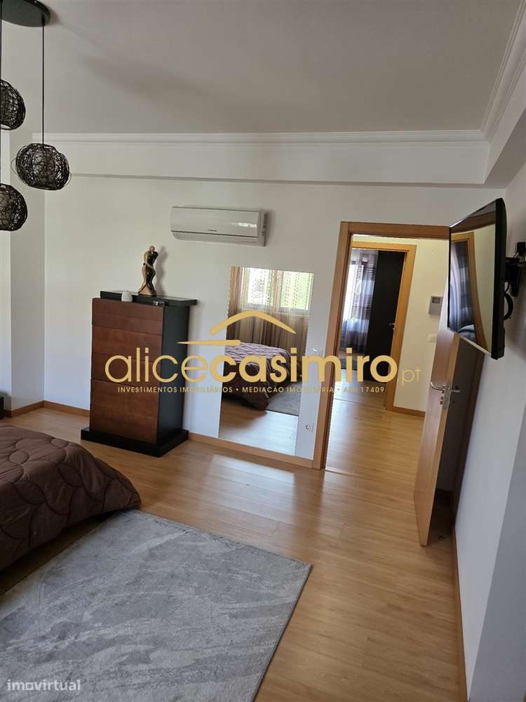 Moradia T4 - boas áreas- excelente estado!-30