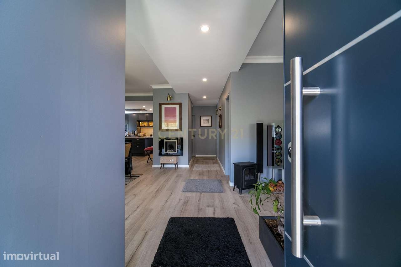 Moradia T5 renovada com piscina, perto da Ericeira.-18