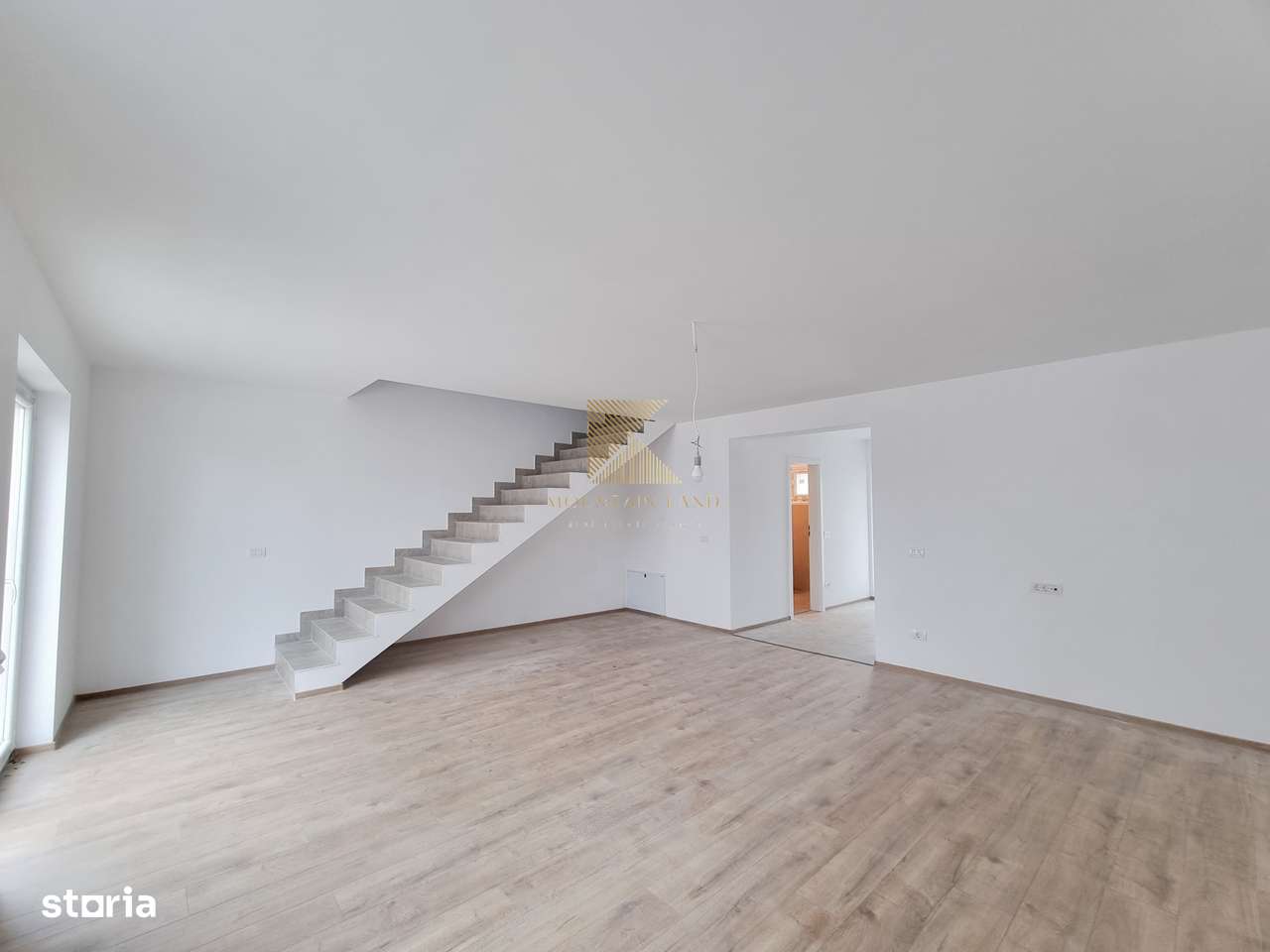 Casă însiruită cu 4 camere și curte proprie – Cartier Izvor, Str. Salc - Imagine principală: 3/20