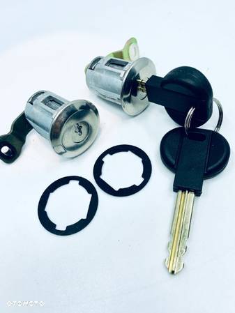 Wkład zamka wkładkI zamków drzwi przednich z kluczykami Citroen Berlingo Peugeot Partner nowe - 1