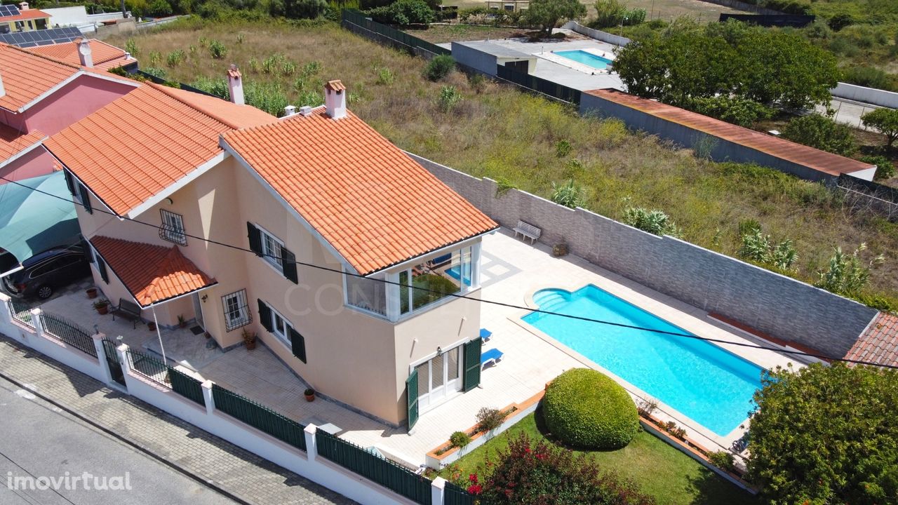Moradia T4 com piscina e Jardim em Lourel, Sintra