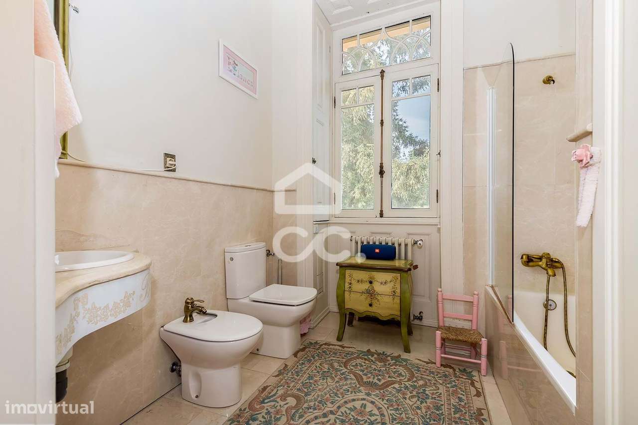 Palacete de inspiração neoclássica francesa com jardim botânico de Jea-33