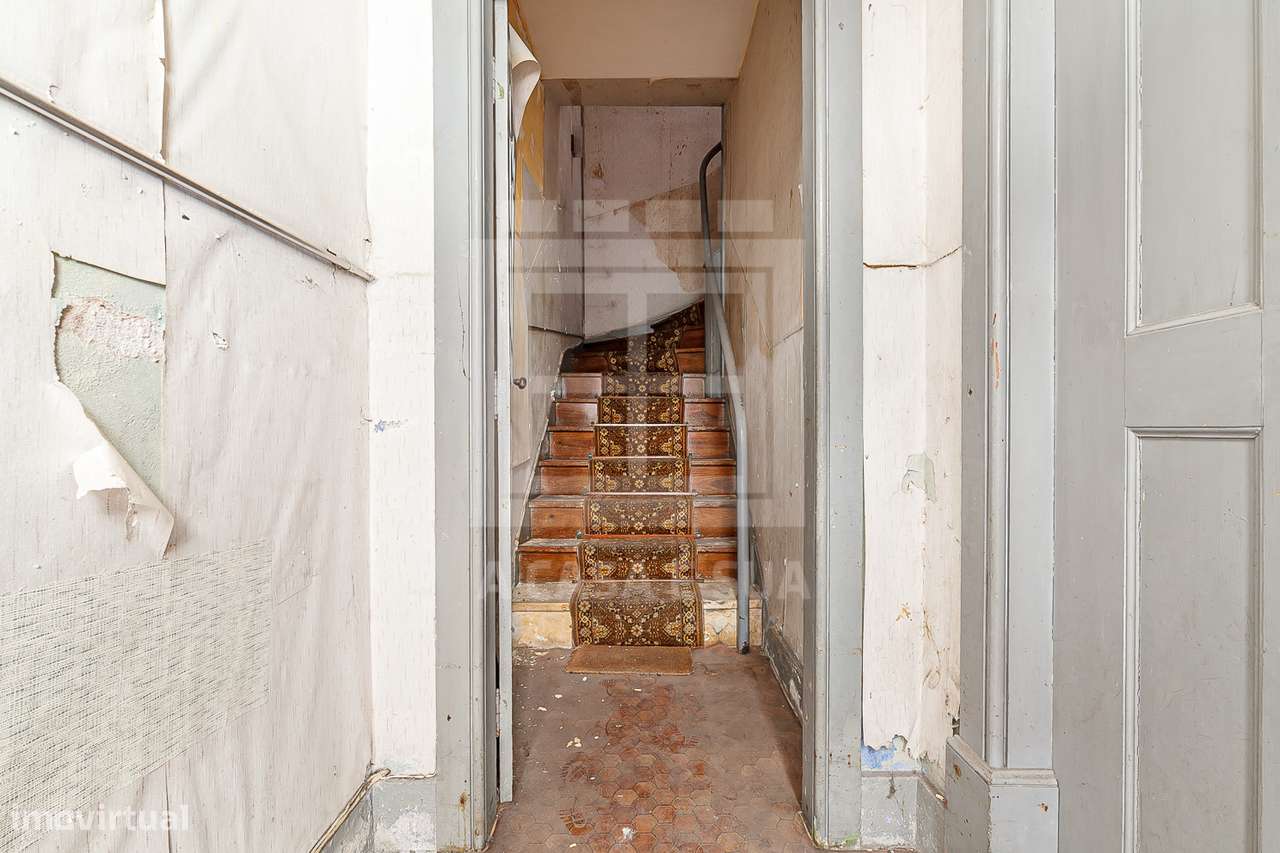Moradia bifamiliar para restaurar na zona nobre de Aveiro - Exclusivo - Grande imagem: 5/25