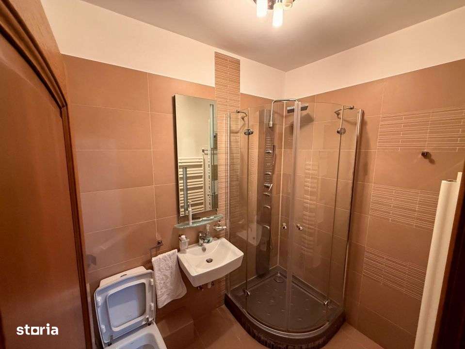 Vila exceptionala intr-o zona linistita - Imagine principală: 2/16