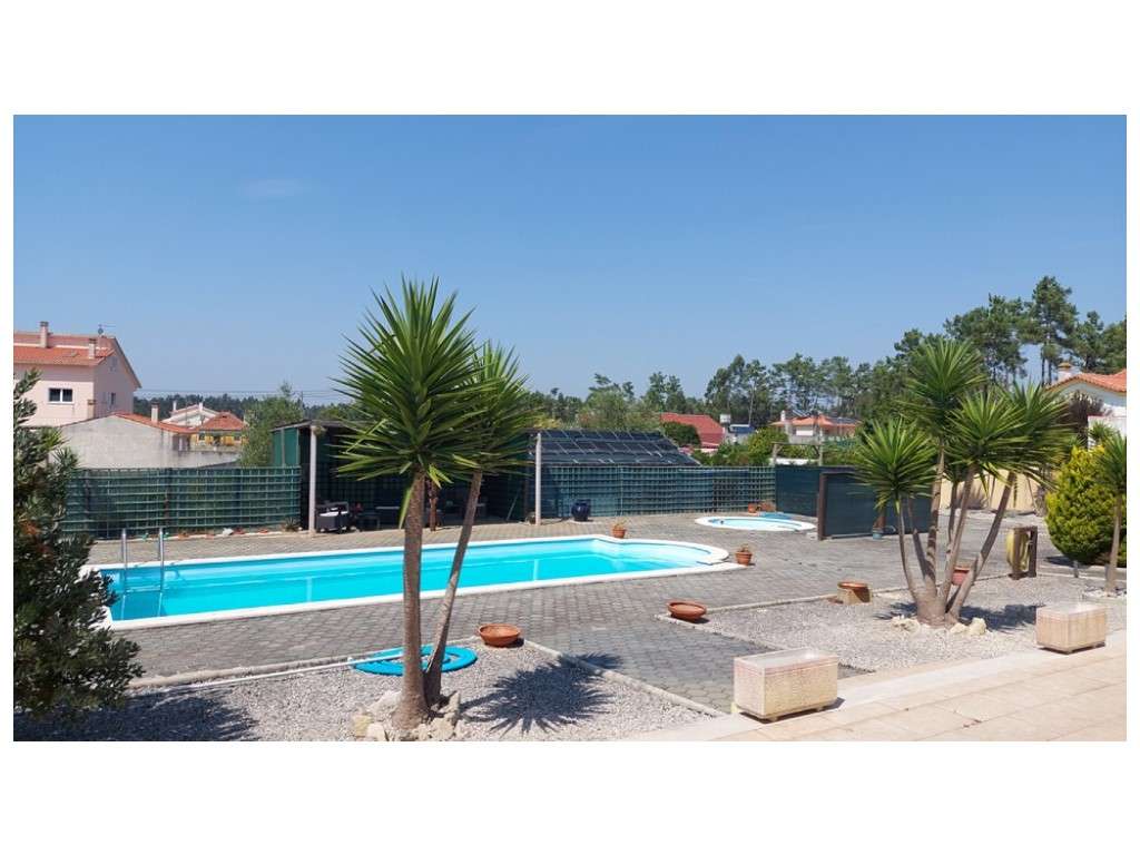 Moradia térrea, individual T4 com piscina e jacuzzi, zona Coimbrão-26