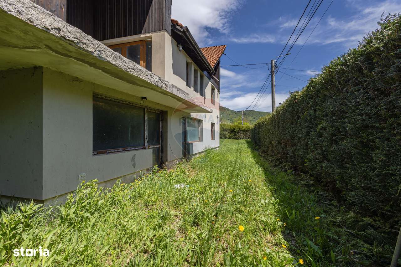 Casă / Vilă cu 8 camere / 7 bai de vânzare, Moieciu de Jos-10