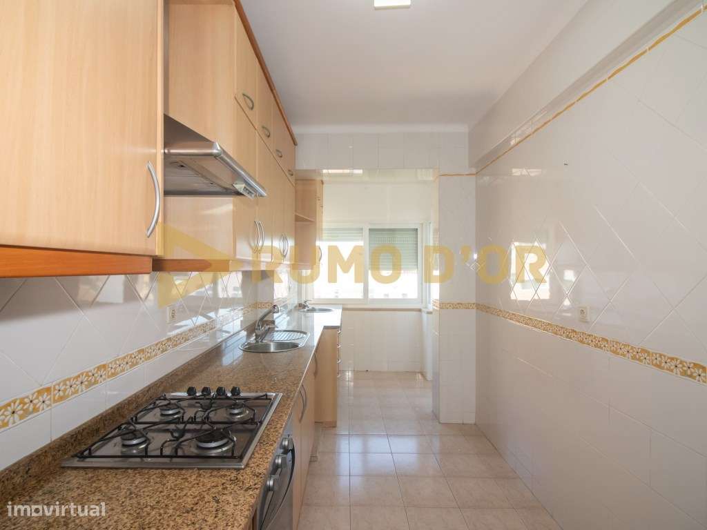 Apartamento T3 com Estacionamento Interno - Vila Franca de Xira-2