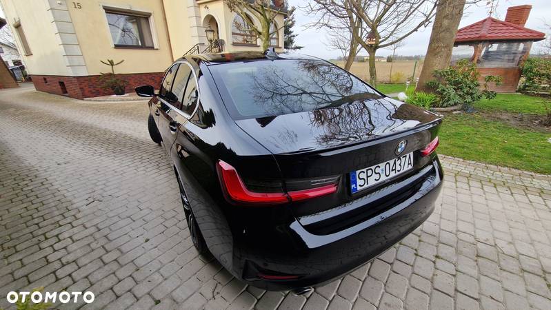 BMW Seria 3 330i Sport Line sport - 9