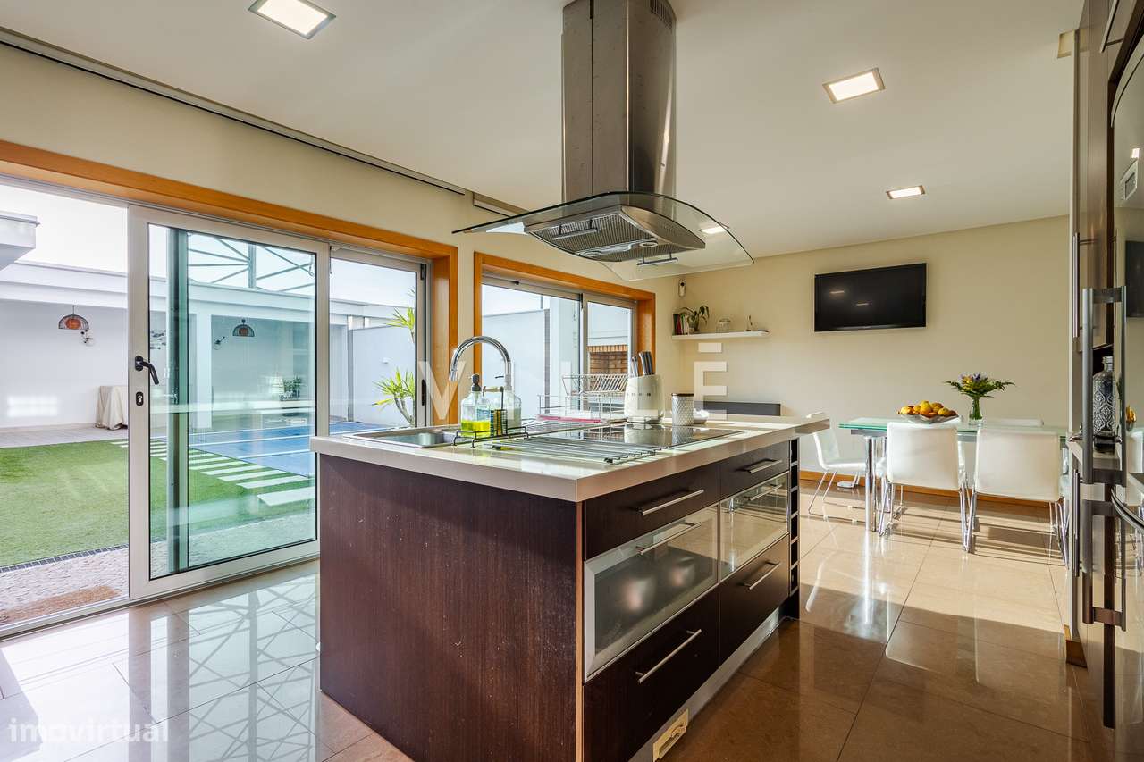 Moradia T4 com piscina aquecida e garagem dupla-23