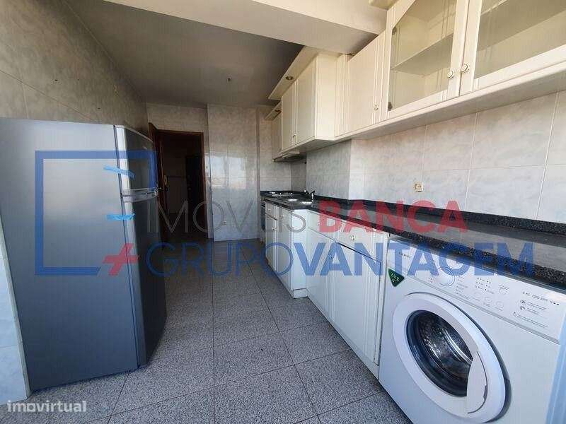 Apartamento T3 com varanda e garagem em Oliv. do Douro, V.N.Gaia - Grande imagem: 4/13