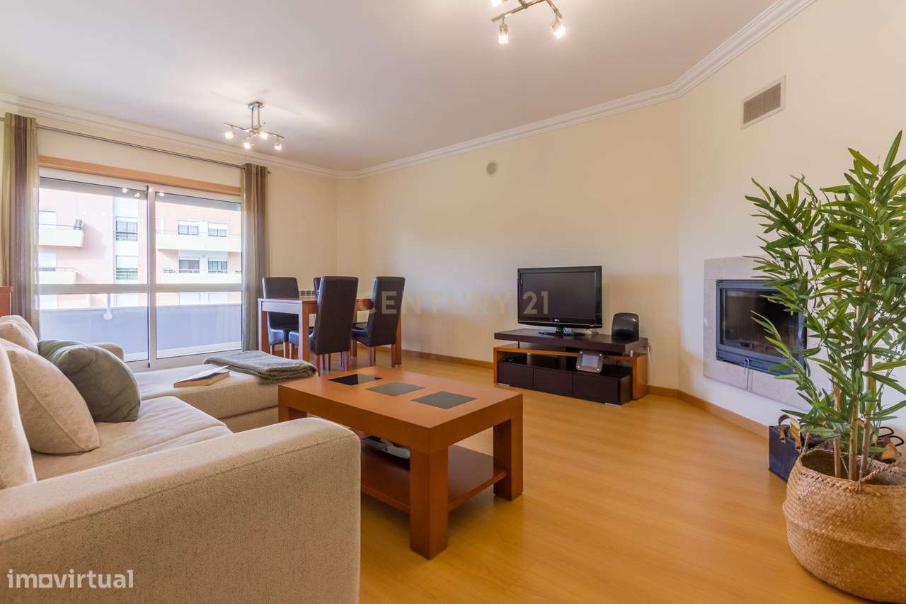 T1 com varandas amplas, garagem e elevador | Urbanização Vila Serena – - Grande imagem: 2/20